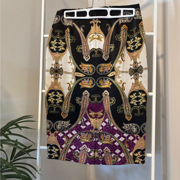 Vince Camuto Elegant Black and Purple Patterned Skirt - Picture 6 of 10